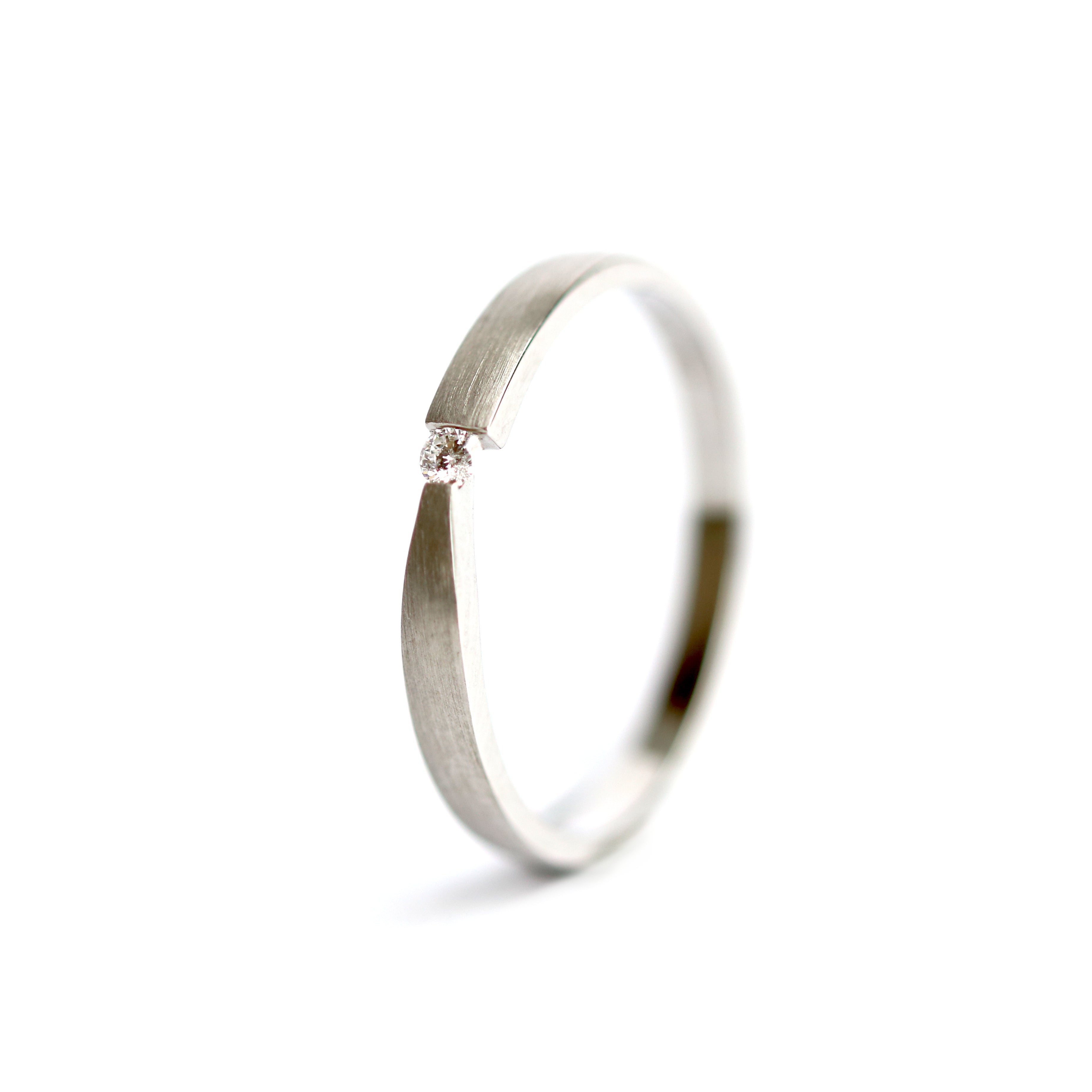 WILHELM MÜLLER - Ring in Weißgold mattiert mit Brillant - Juwelier Donkel