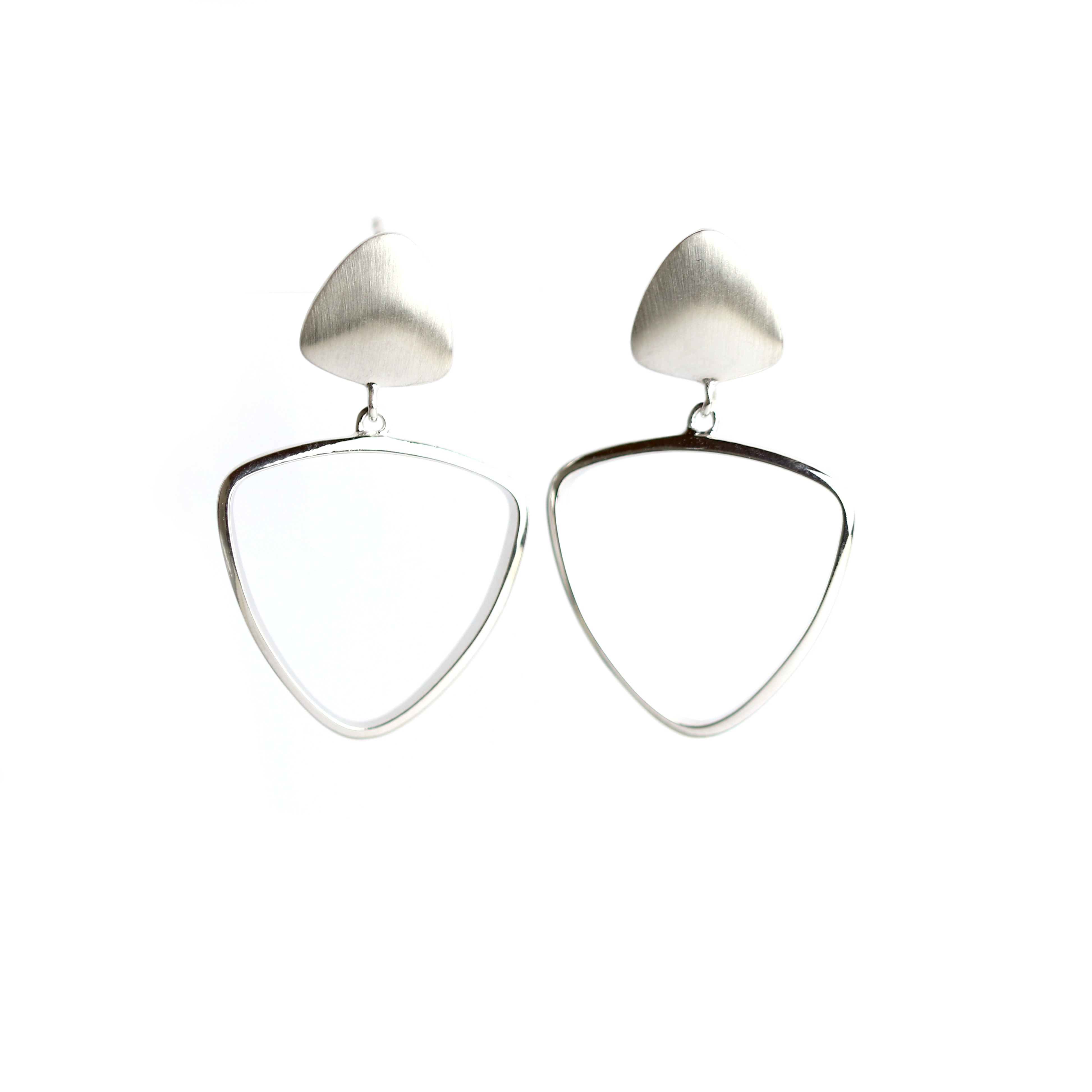 WILHELM MÜLLER - Ohrhänger in Silber Dreieck poliert und teilweise mattiert - Juwelier Donkel