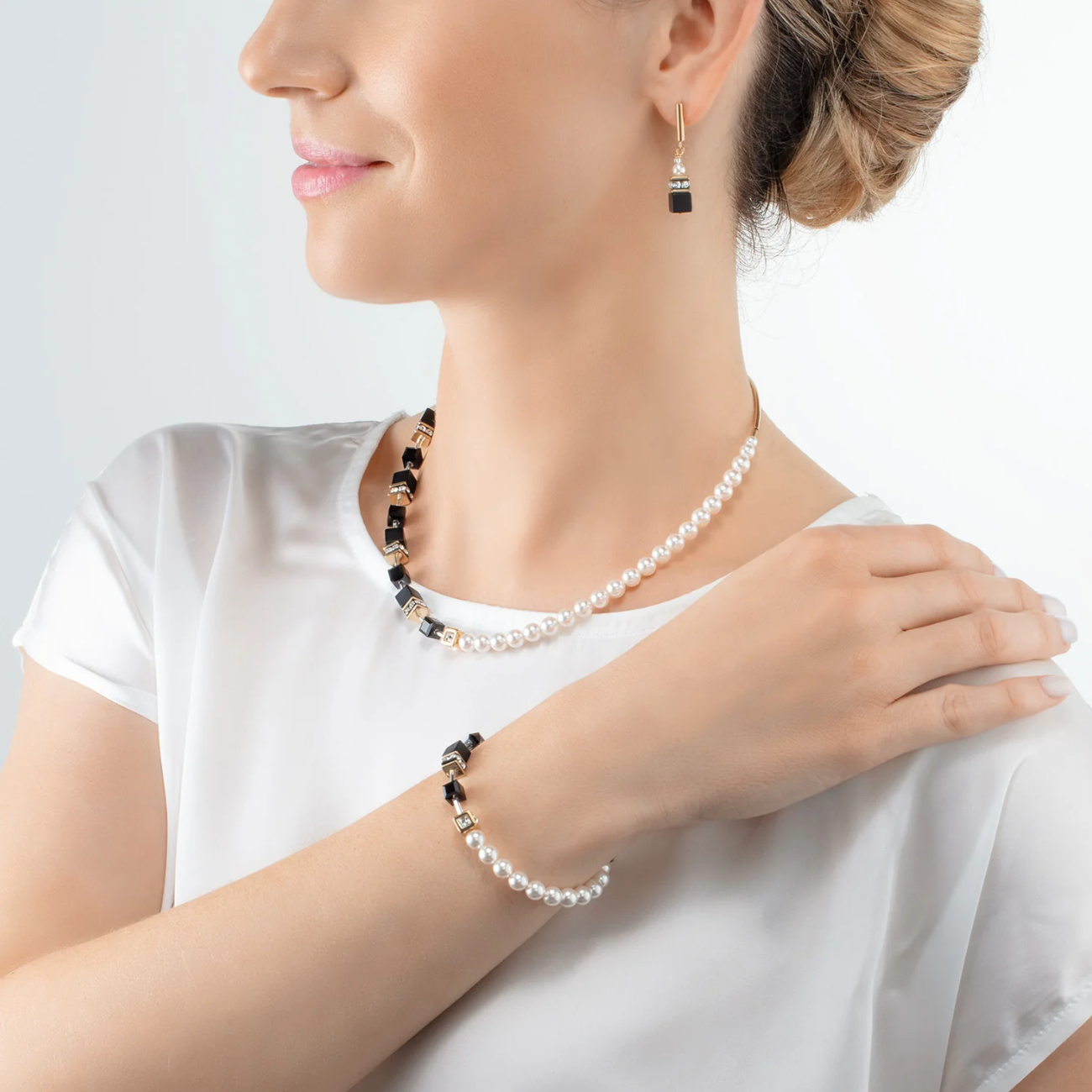 COEUR DE LION - Halskette GeoCUBE® Precious Fusion Schwarz mit Perlen in Edelstahl Gold