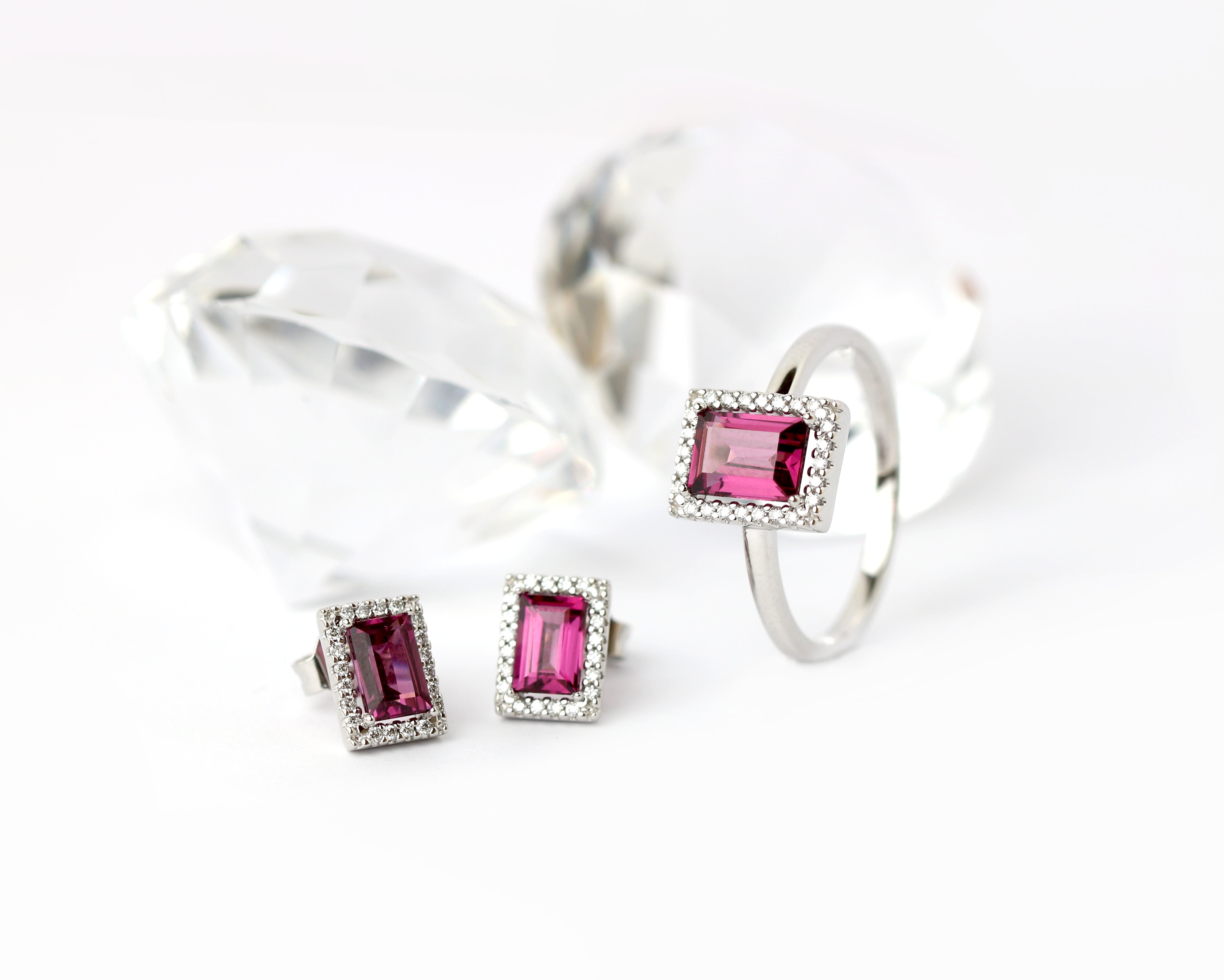 WILHELM MÜLLER - Ohrstecker in Weißgold mit pinkem Rhodolith und Brillanten - Juwelier Donkel