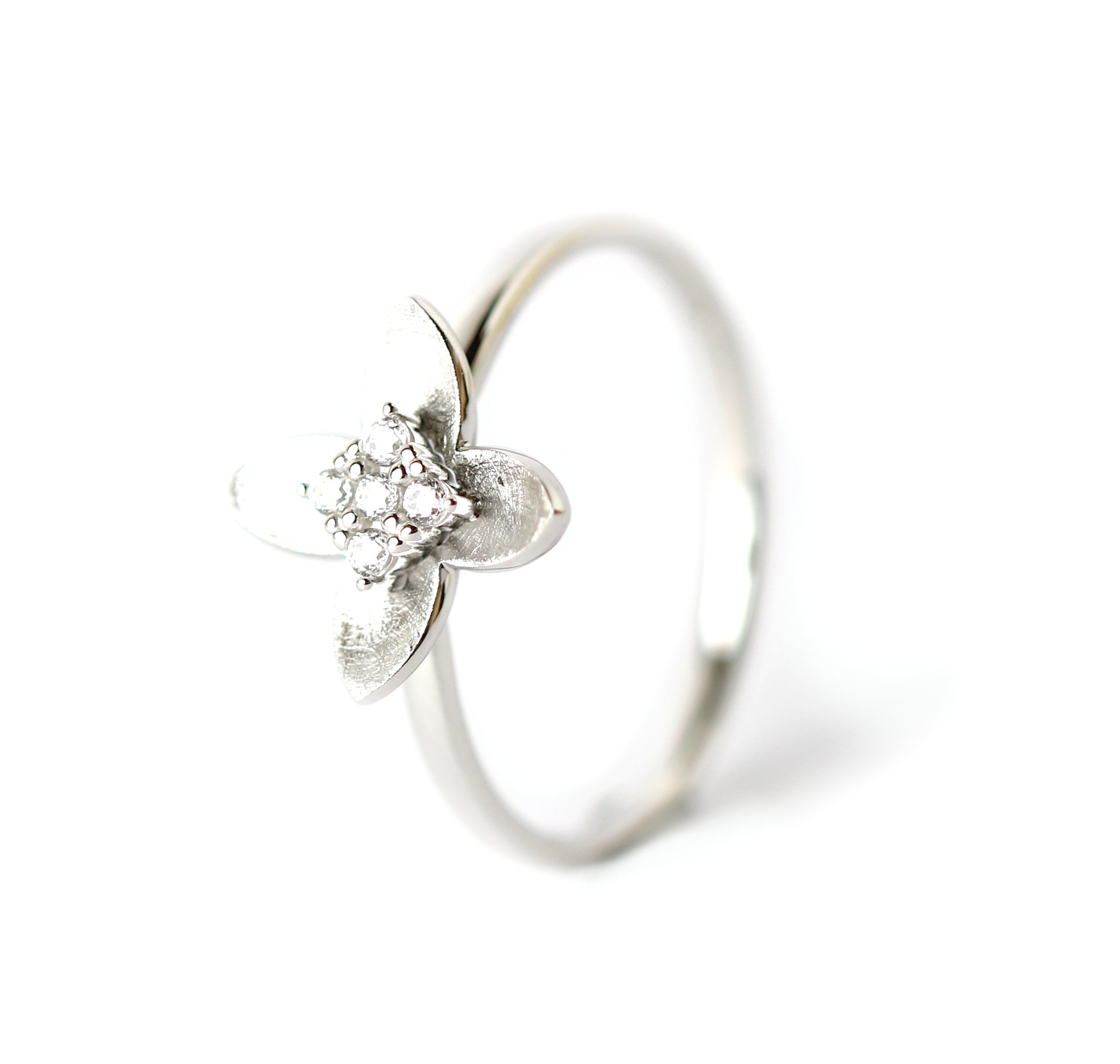 WILLHELM MÜLLER - Ring in Weißgold Blüte mit Zirkonia - Juwelier Donkel