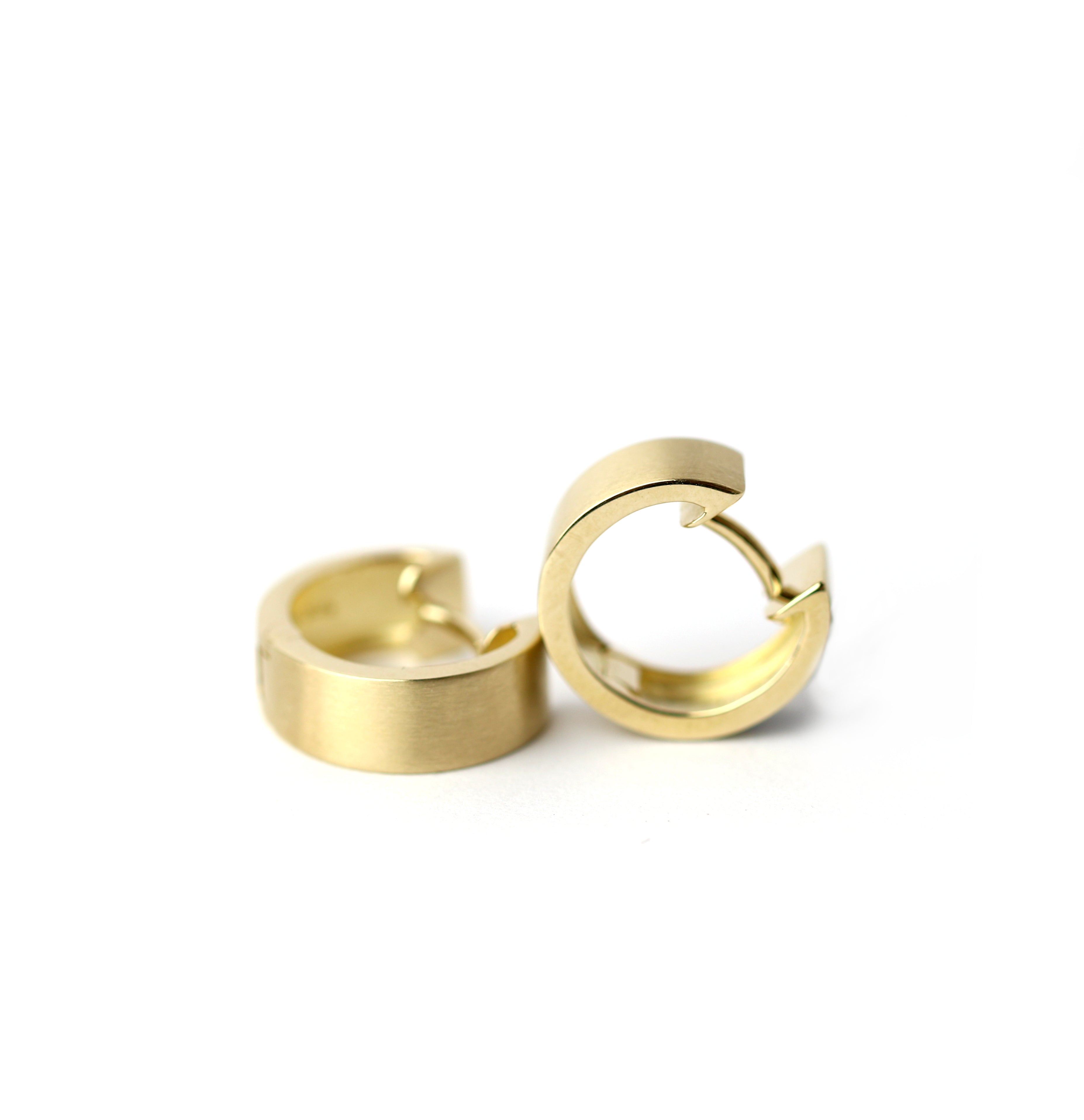 WILHELM MÜLLER - Creolen in Gold mattiert - Juwelier Donkel