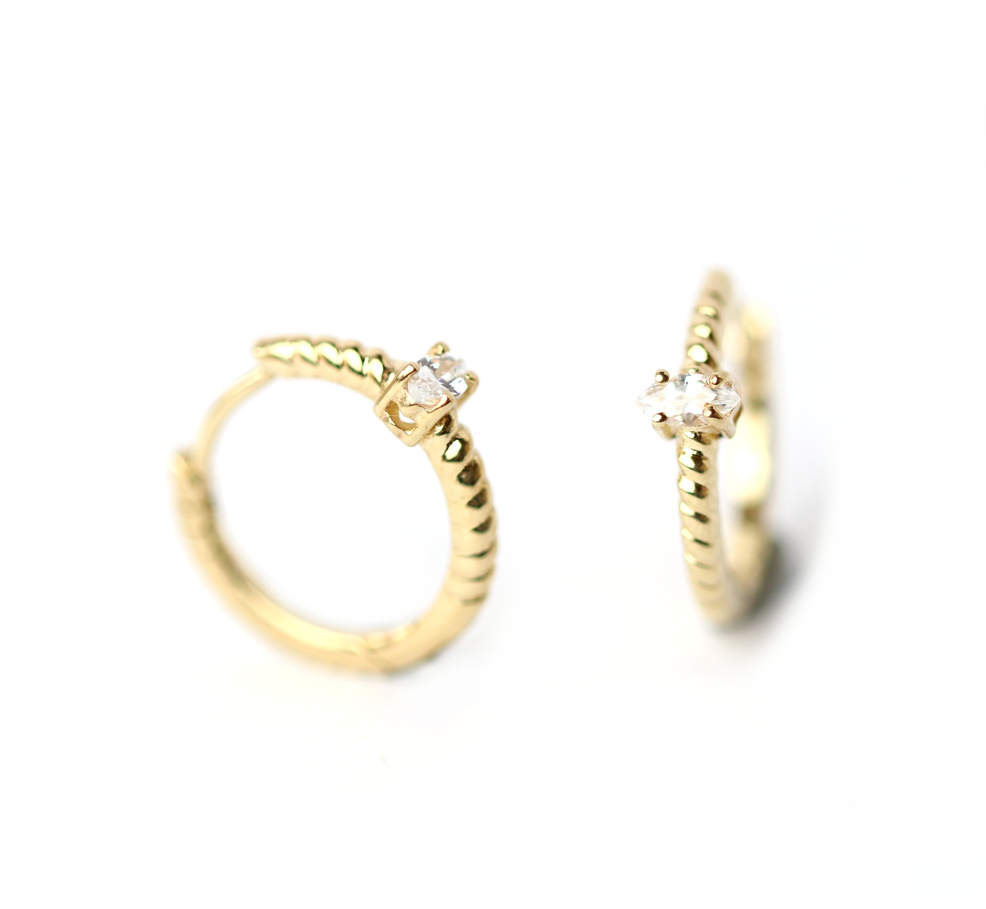 WILHELM MÜLLER - Creolen in Gold gekordelt mit Zirkonia - Juwelier Donkel