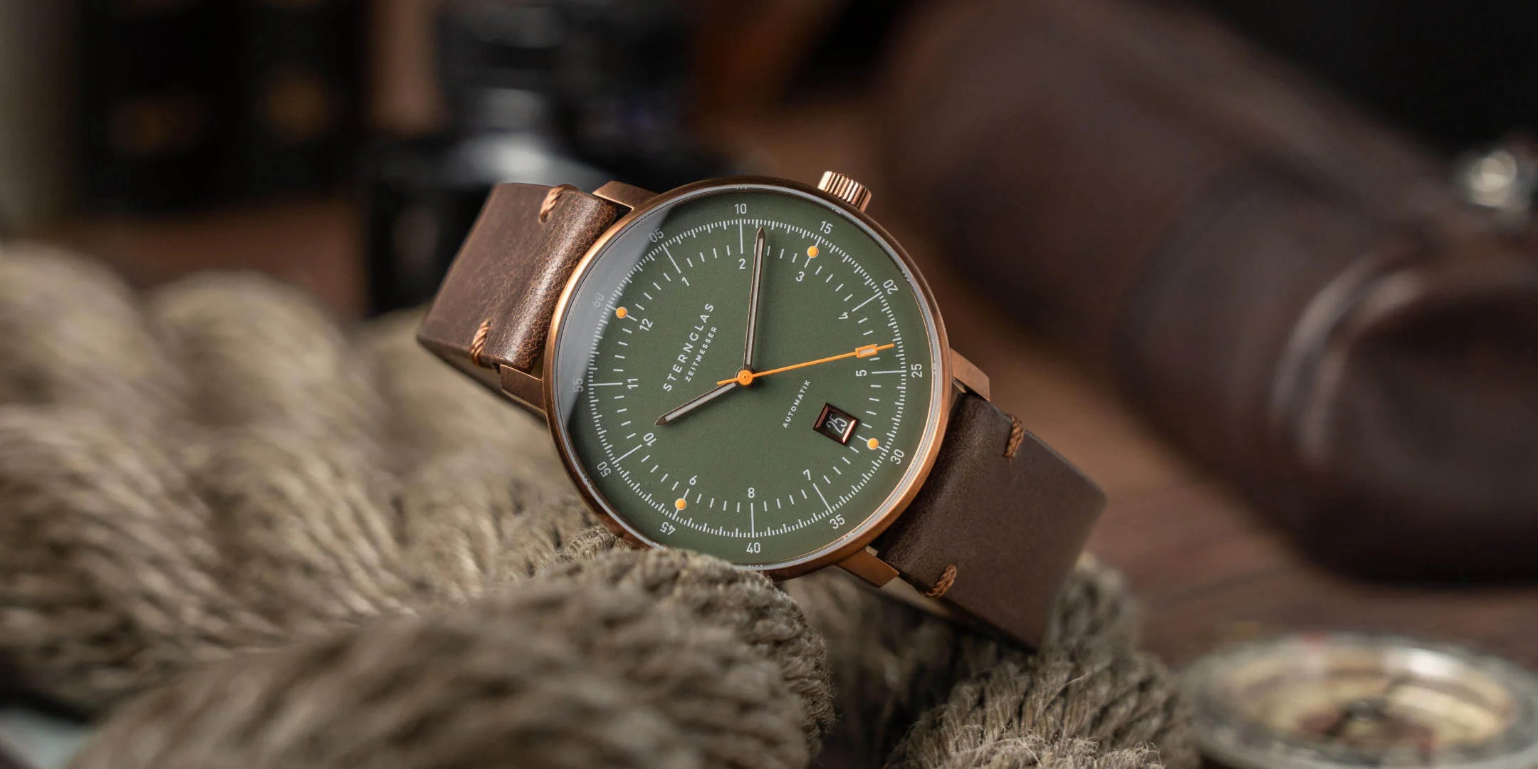 STERNGLAS - Hamburg PRO 42mm Automatic Vintage Mokka