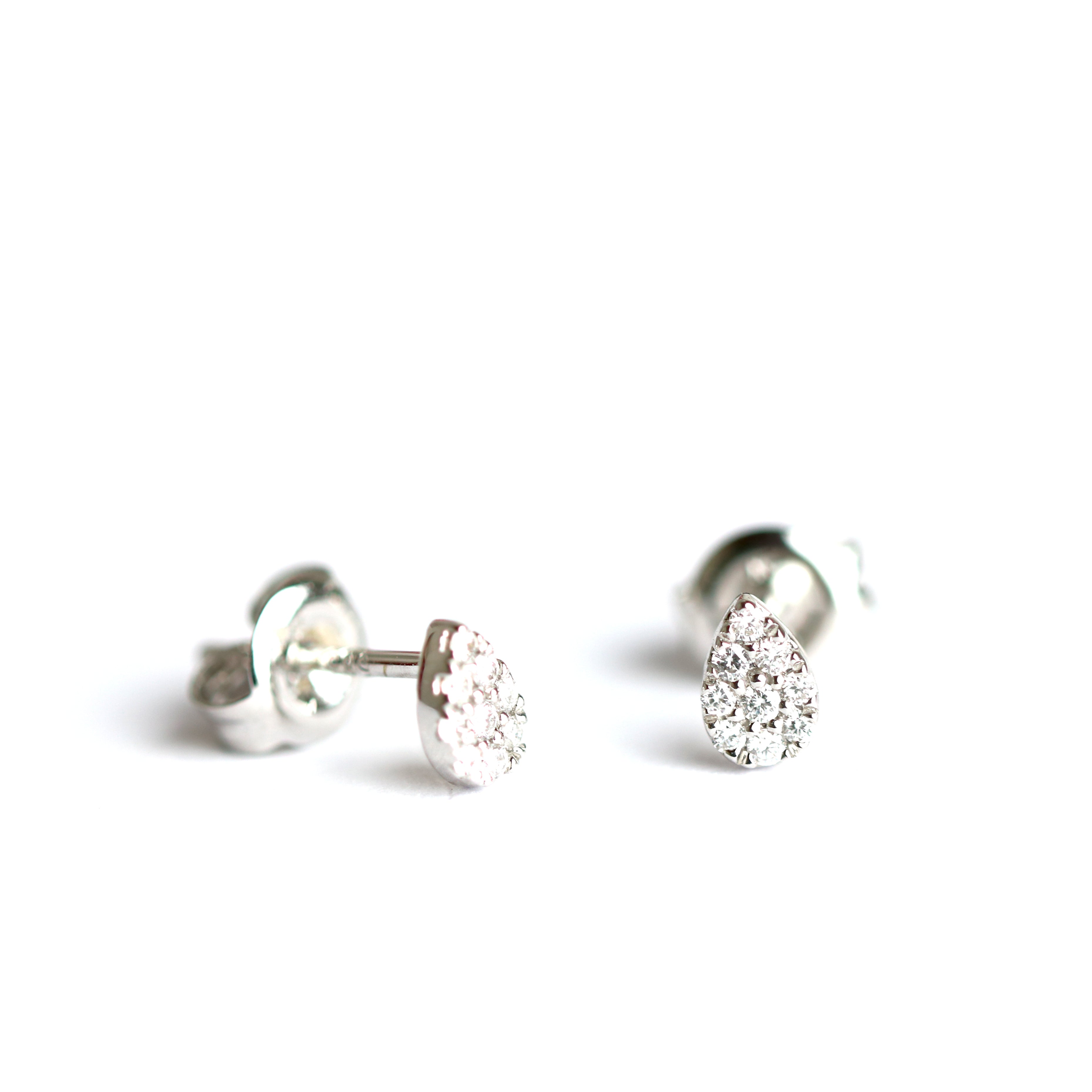 WILHELM MÜLLER - Ohrstecker in Weißgold im Tropfen Design mit Brillanten - Juwelier Donkel