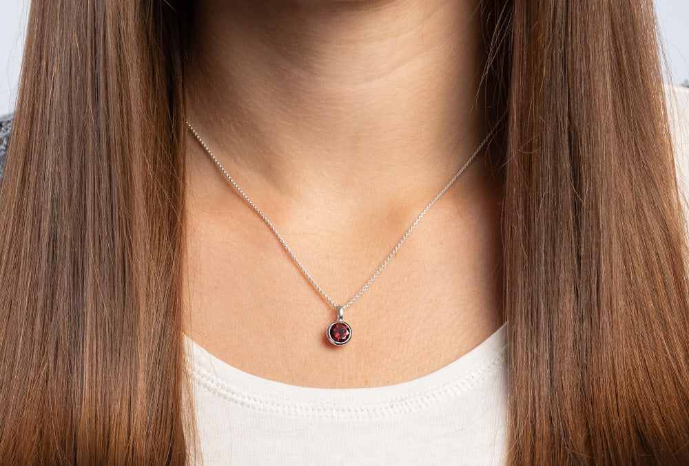 BASTIAN INVERUN - Anhänger Lady in Red in Silber mit Granat - Juwelier Donkel