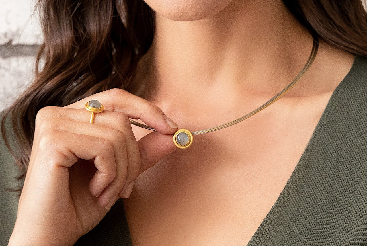 BASTIAN INVERUN - Anhänger Lovely in Silber vergoldet mit Labradorit - Juwelier Donkel