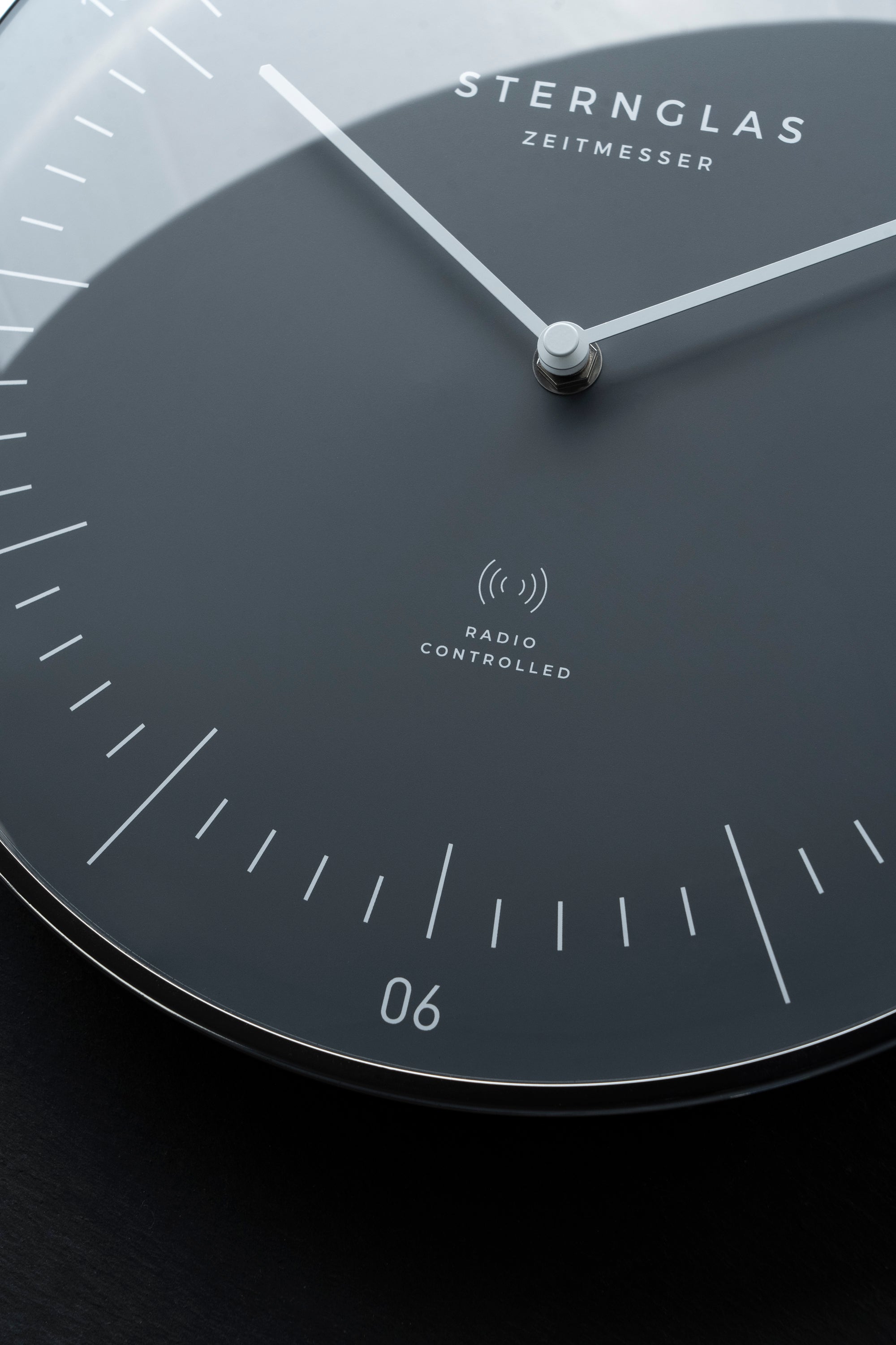 STERNGLAS - Wanduhr Naos Sturmgrau - Juwelier Donkel
