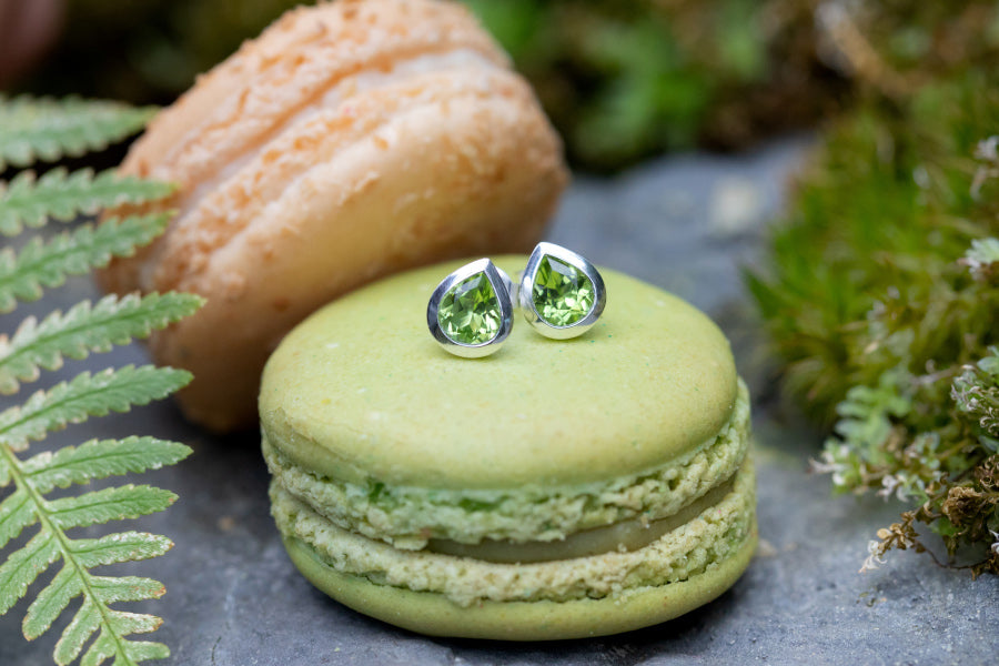 BASTIAN INVERUN - Ohrstecker Pear Cut in Silber mit Sattgrünem Peridot - Juwelier Donkel