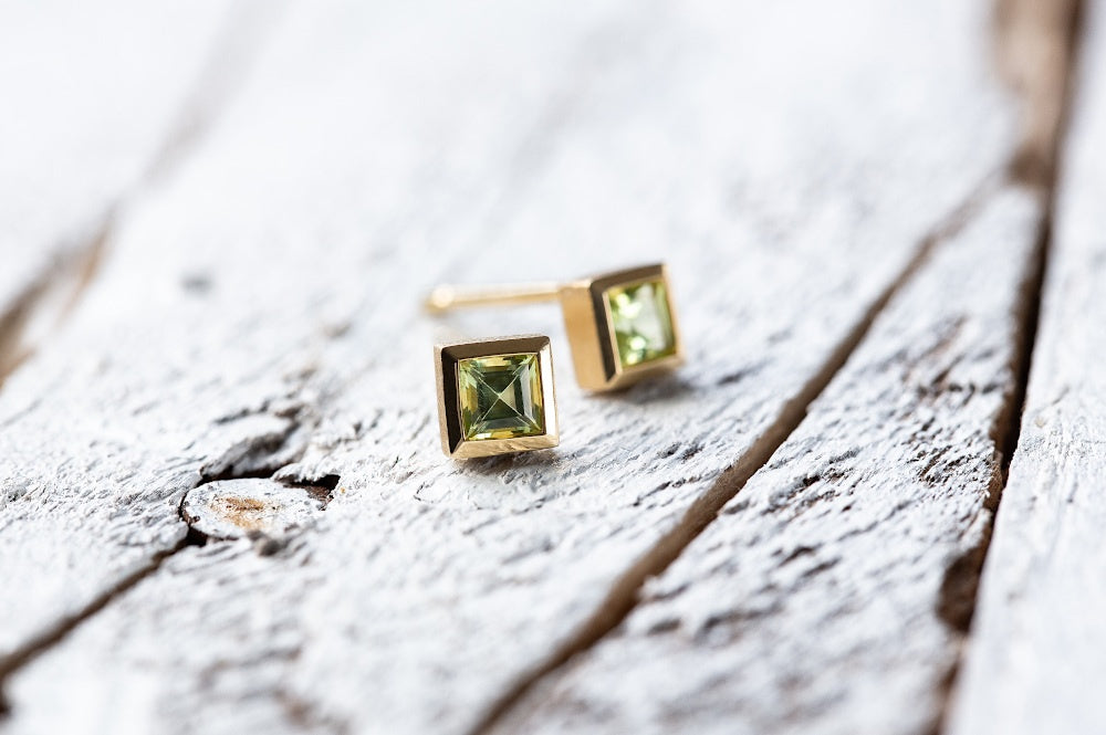 BASTIAN INVERUN - Ohrstecker in Gold mit Peridot - Juwelier Donkel