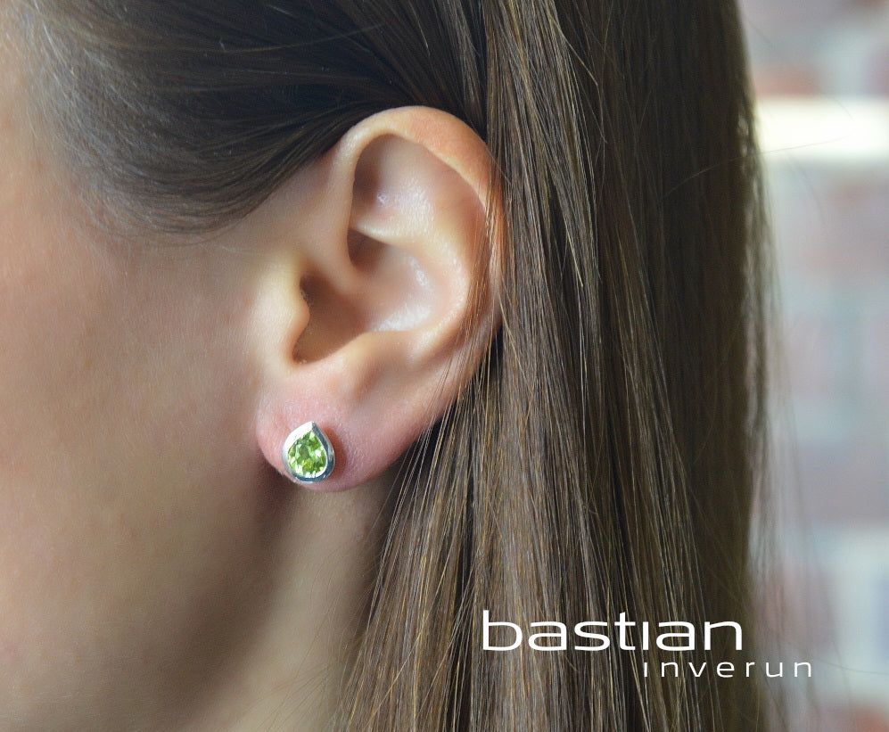 BASTIAN INVERUN - Ohrstecker Pear Cut in Silber mit Sattgrünem Peridot - Juwelier Donkel