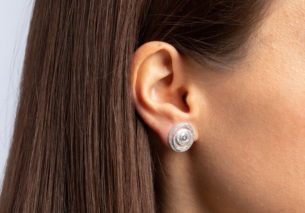 BASTIAN INVERUN - Ohrstecker Spiraldesign in Silber mit Brillant - Juwelier Donkel