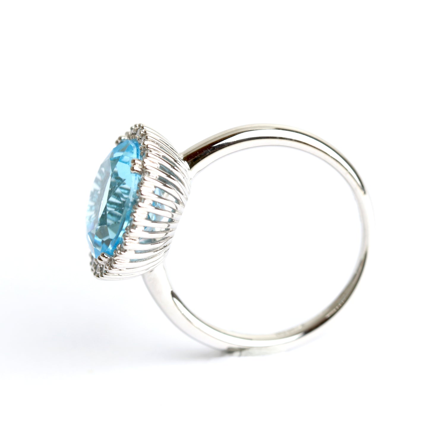 Wilhelm Müller - Ring in Weißgold mit Topas und Brillanten