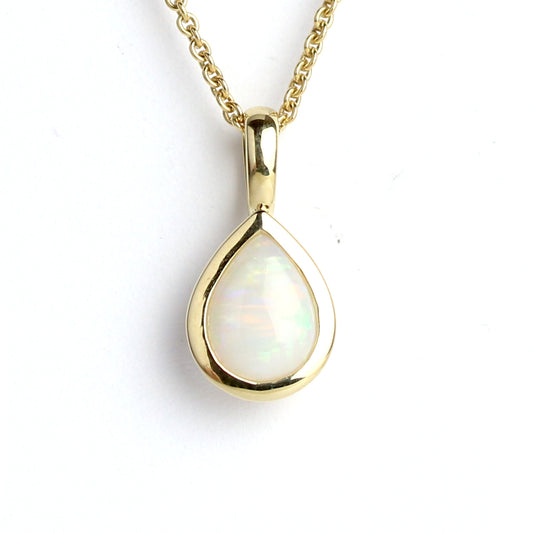 WILHELM MÜLLER - Anhänger mit Opal in Tropfenform in Gold