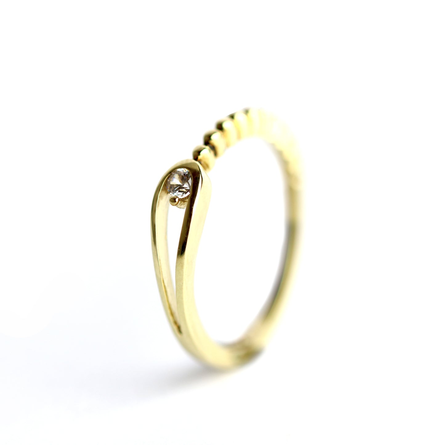 WILHELM MÜLLER - Ring in Gold mit halber Kugelform und Zirkonia