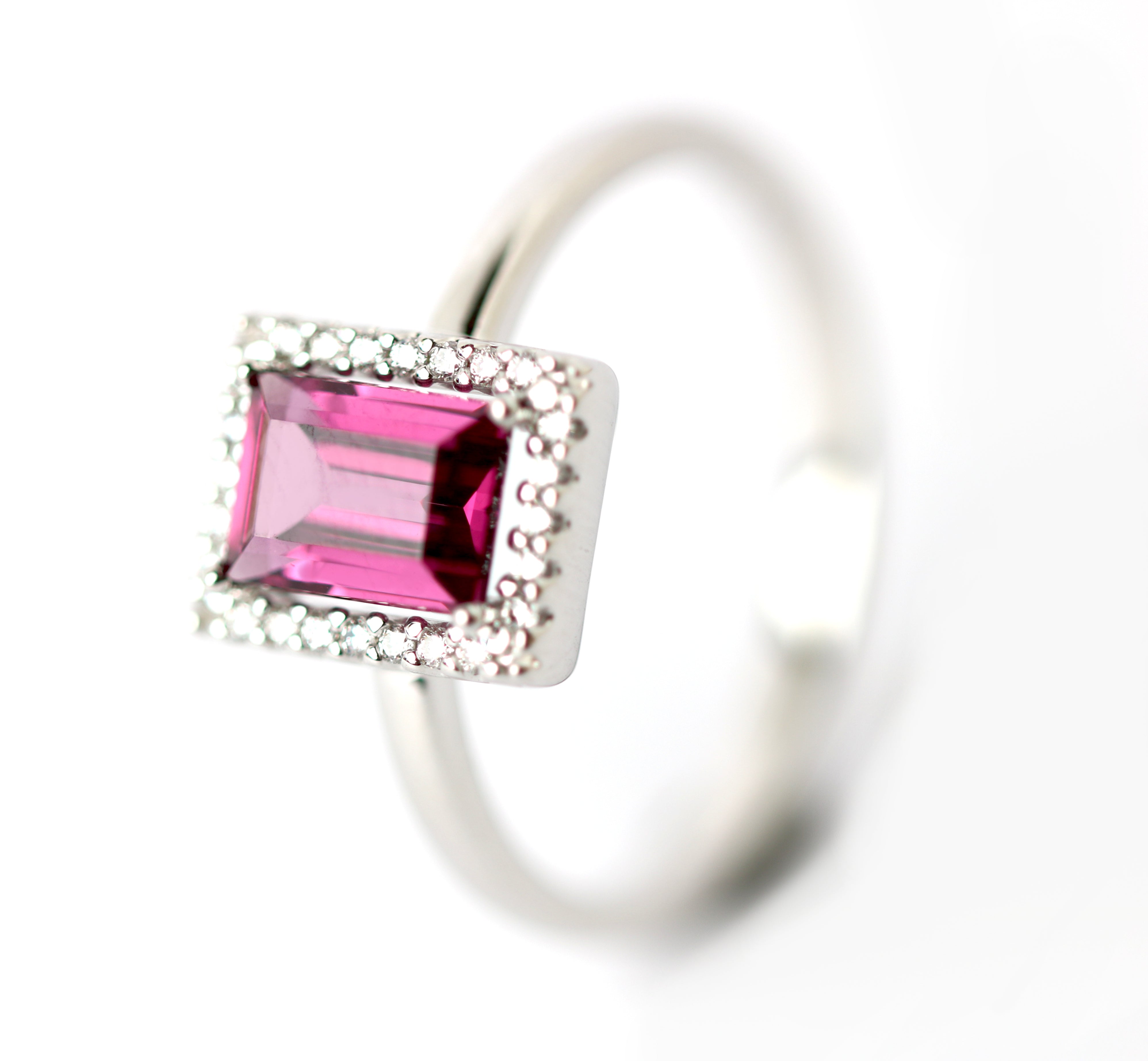 WILHELM MÜLLER - Ring in Weißgold mit pinkem Rhodolith und Brillanten - Juwelier Donkel