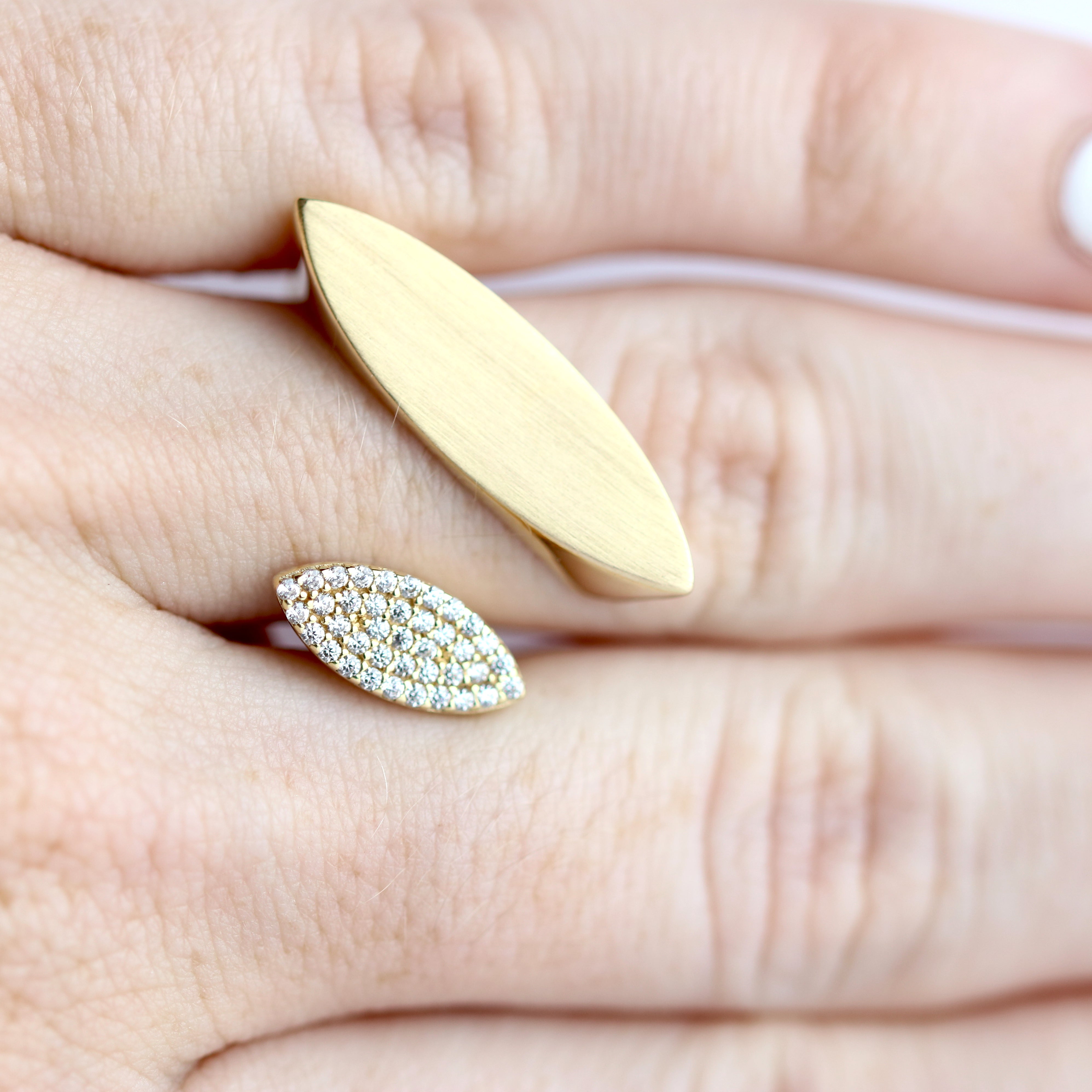 WILHELM MÜLLER - Ring in Gold poliert und teilweise mattiert mit Zirkonia