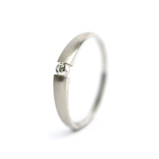 WILHELM MÜLLER - Ring in Weißgold matt mit Brillant