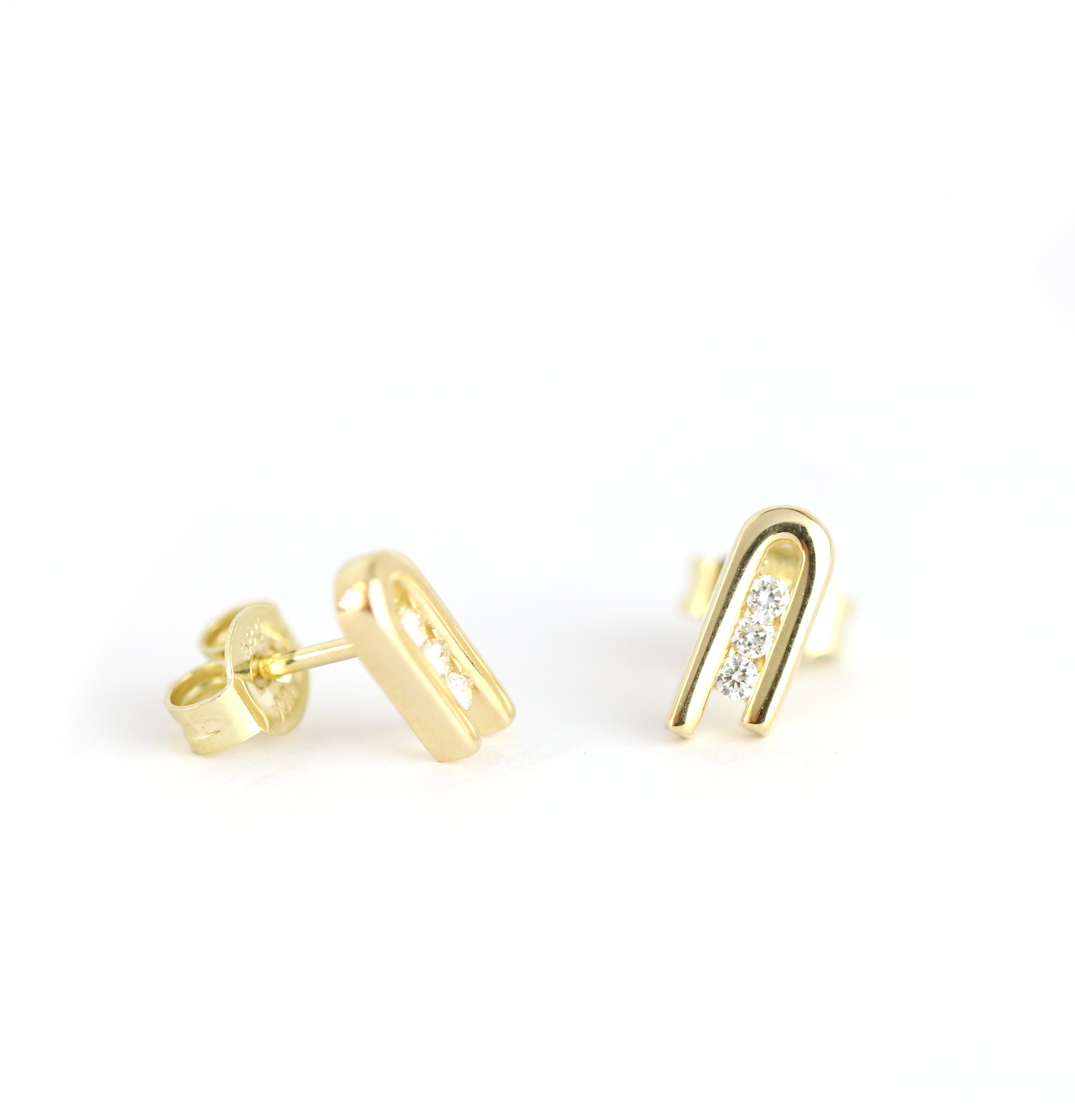 WILHELM MÜLLER - Ohrstecker in Gold mit drei Brillanten