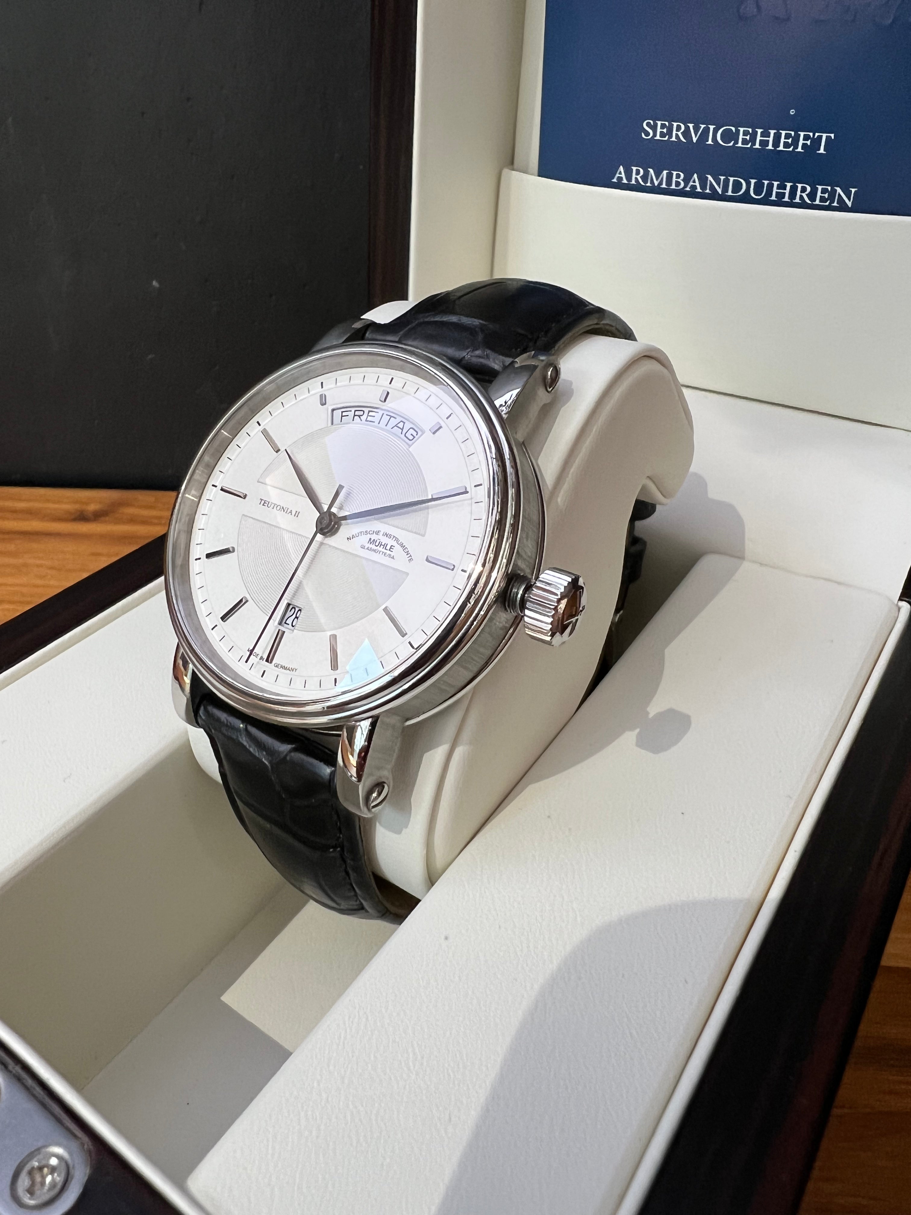 MÜHLE - Teutonia II Tag/Datum Lederband - Juwelier Donkel