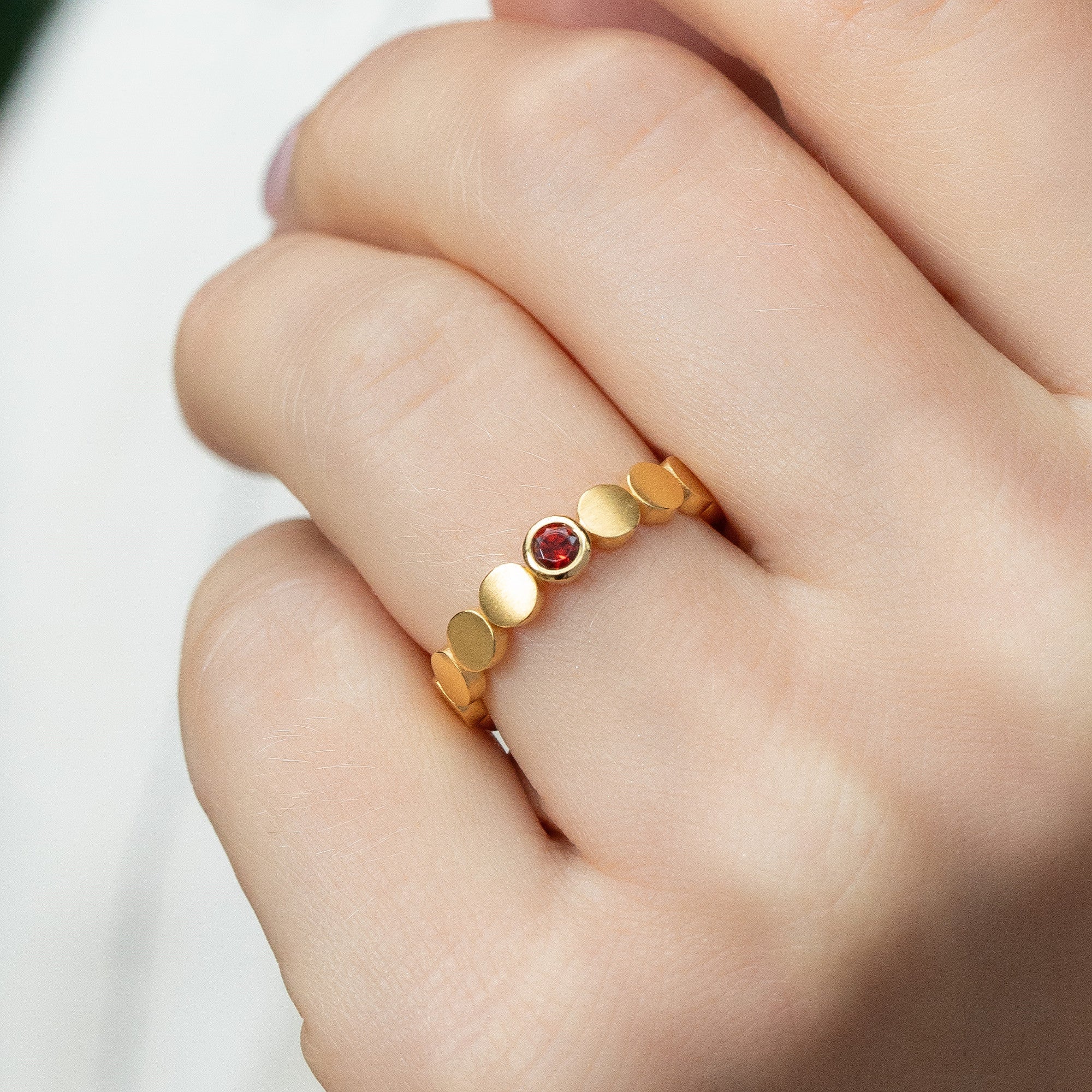 BASTIAN INVERUN - Ring Red Light mit Granat - Juwelier Donkel