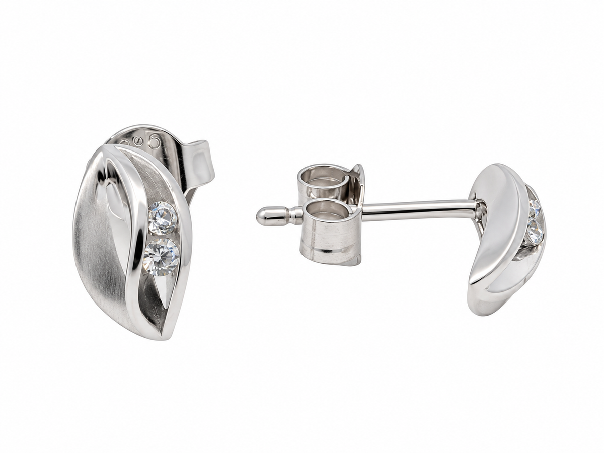 Wilhelm Müller Ohrstecker aus Silber mit 4 Zirkonia und polierter mattierter Oberfläche