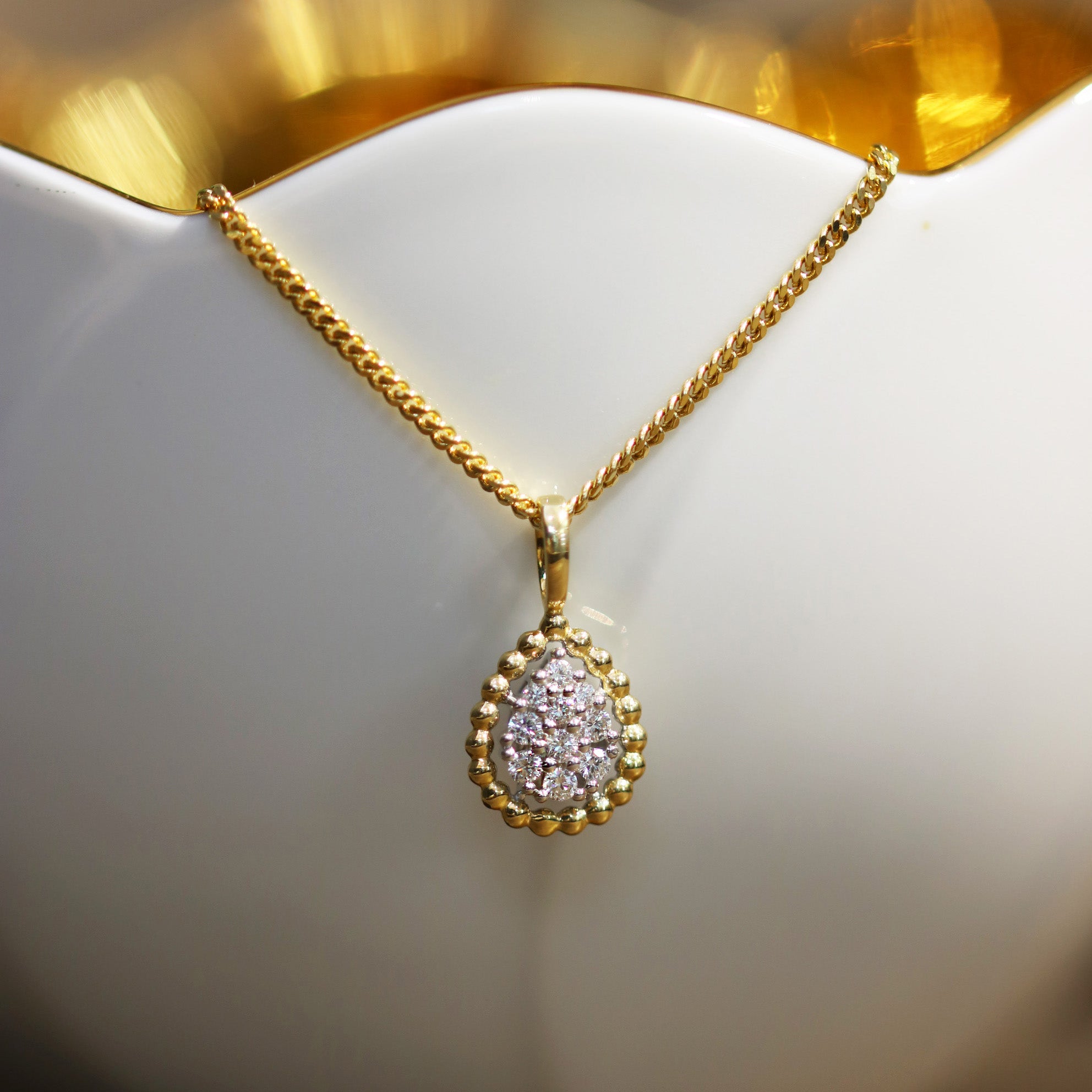WILHELM MÜLLER - Anhänger in Gold Tropfenform mit Brillanten