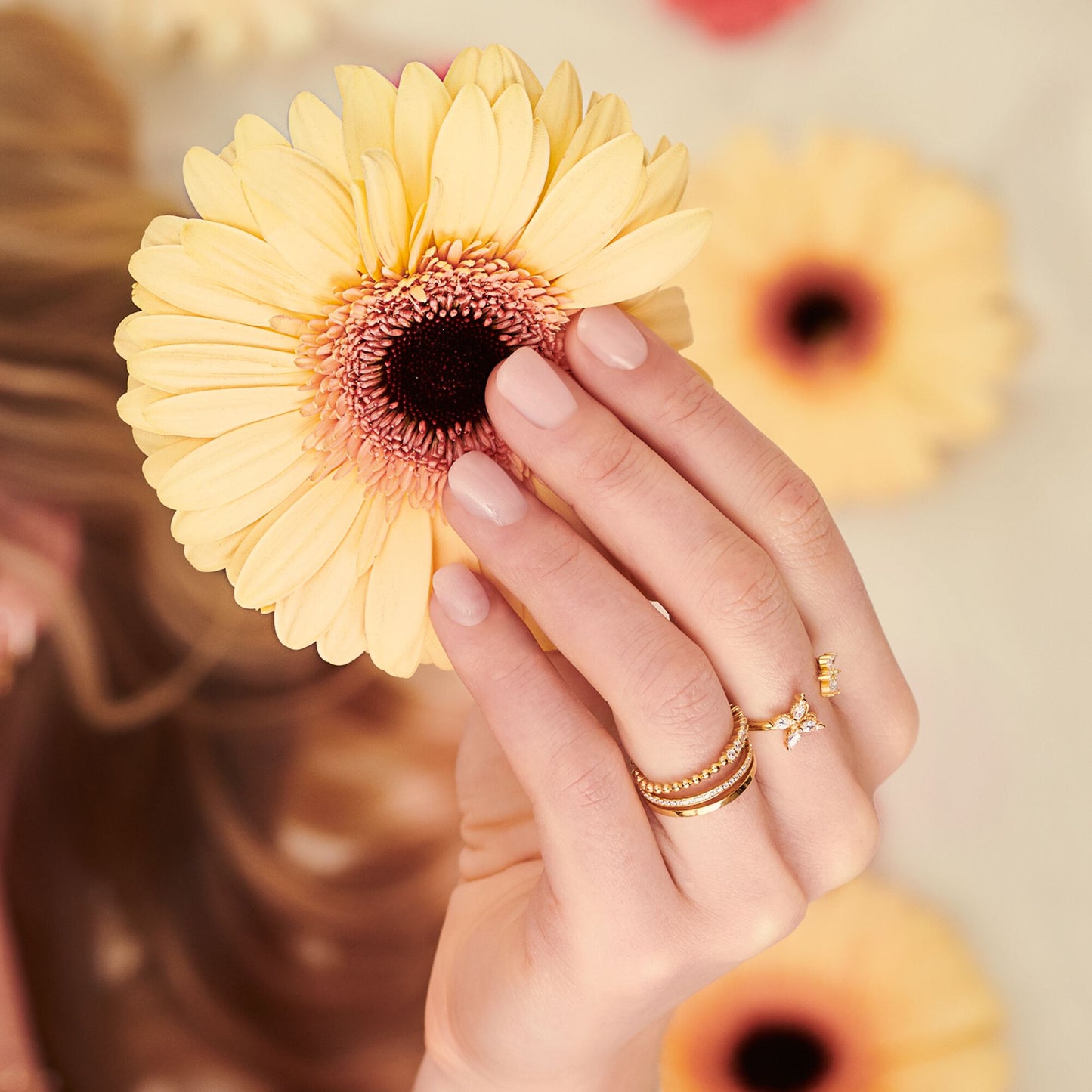 THOMAS SABO - Ring Schmetterling mit Blume Zirkonia in silber vergoldet